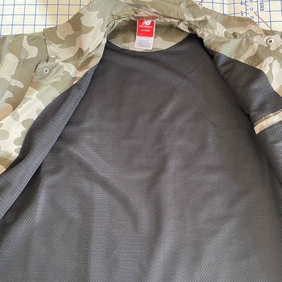 🍻 NEW BALANCE Camo Coach Lined Jacket XL 🍻💚 - Picture 12 of 14